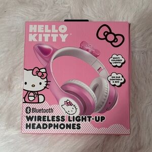 Hello Kitty Pink Bluetooth Headphones light up  2023